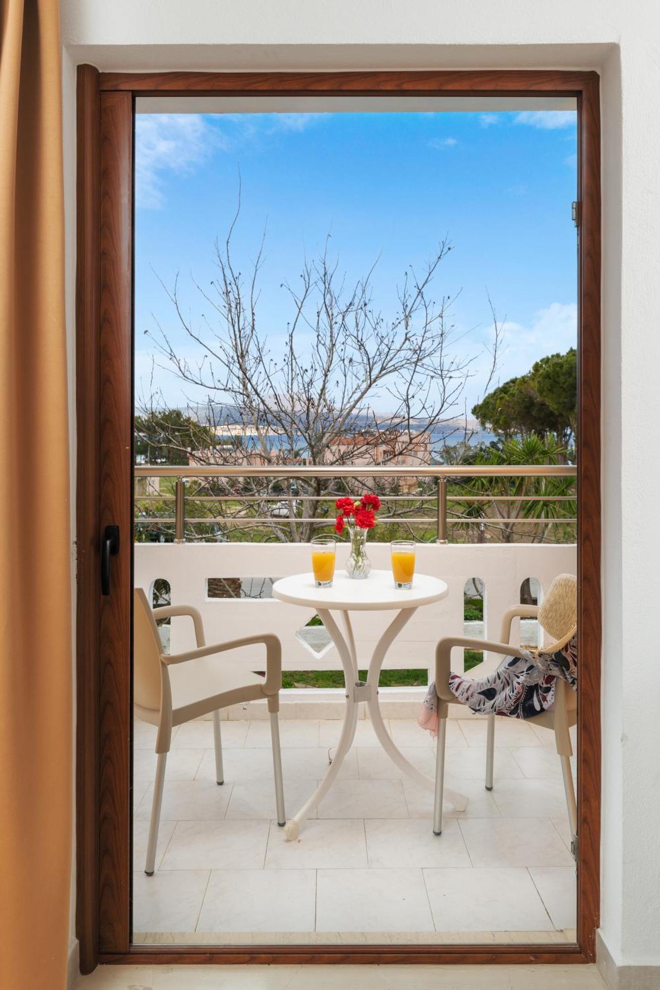 Aphrodite Apartments Kalyves Bagian luar foto